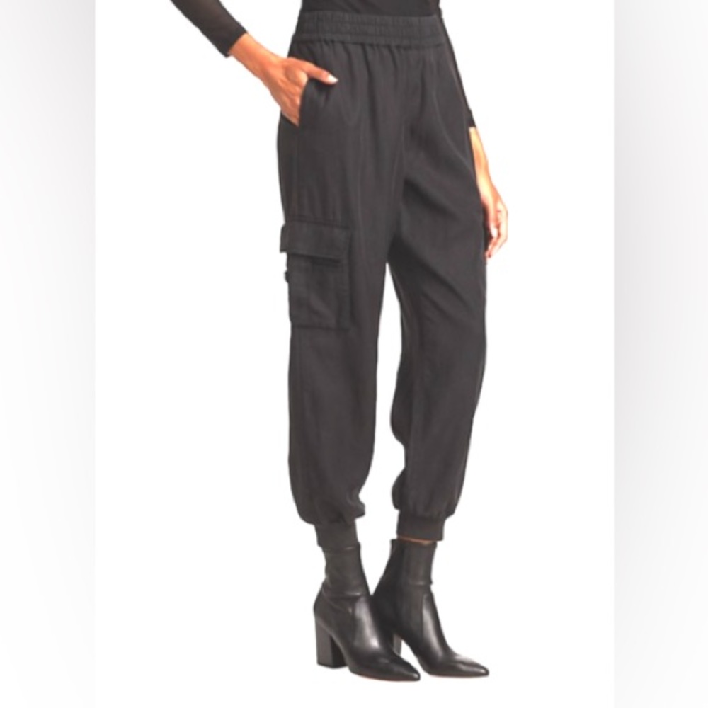 ALICE + OLIVIA DEDE SMOCKED CARGO PANTS IN BLACK SIZE LARGE
